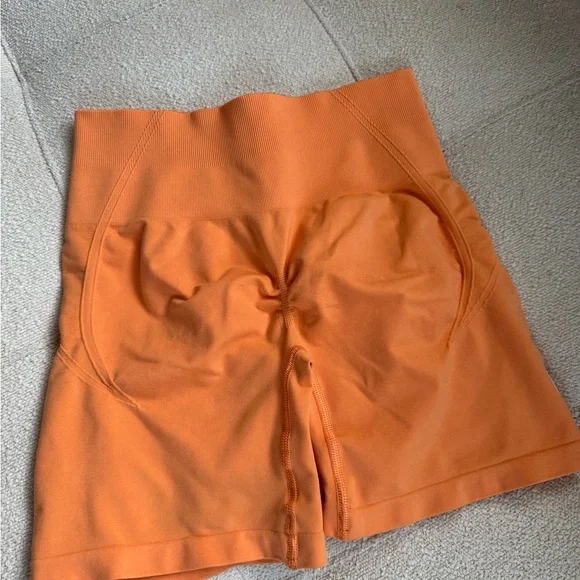 ONER ACTIVE EFFORTLESS APRICOT ORANGE SHORTS SIZE M - Picture 6 of 6